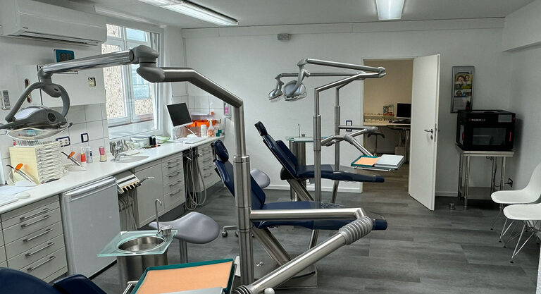 KFO-Behandlungszimmer mit DKL abzugebenden KFO-Praxis Nähe Köln